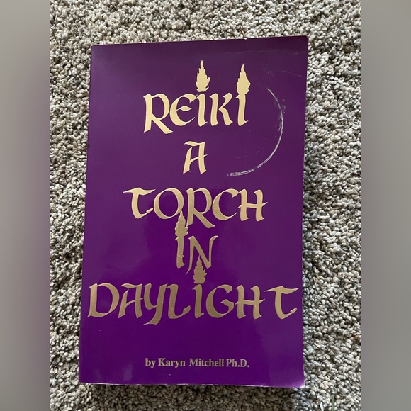 Book Reiki: A Torch in Daylight by Karyn K. Mitchell A Reiki reference guide - Picture 1 of 9